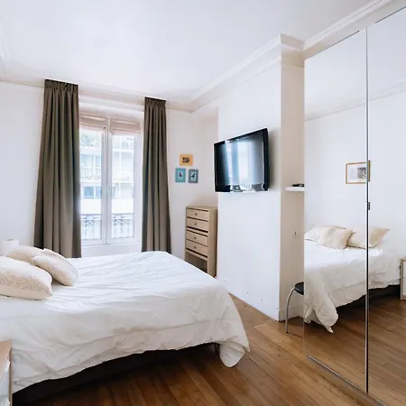 Spacious & Stylish 2bd Beaugrenelle!
